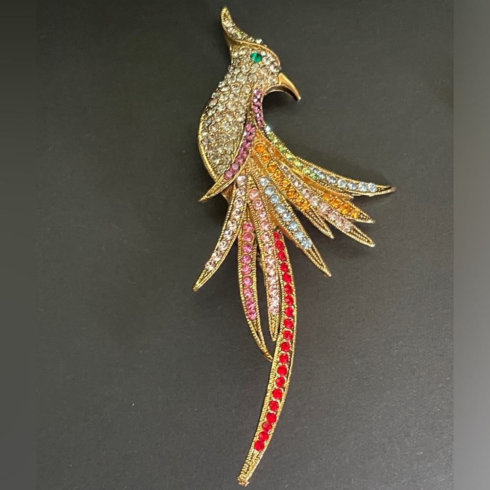 Vintage Rhinestone Tropical Bird Pin Gold Tone Unsigned Brooch Costume Jewelry